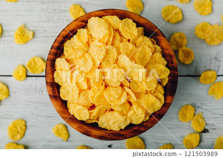 Rustic bowl of cornflakes 121503989