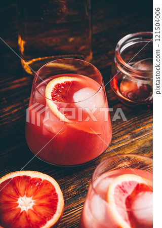 Whiskey sour cocktail 121504006