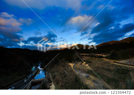 Midwinter evening sky on the north side of the downstream area of the Nunome Dam Nunome River. The Nunome River flowing down and the clouds flowing. Photo 7 that was the source of the video. Midwinter evening sky on the north side of the downstream area of the Nunome Dam Nunome River. The Nunome River flowing down and the clouds flowing. Photo 7 that was the source of the video. 121504472