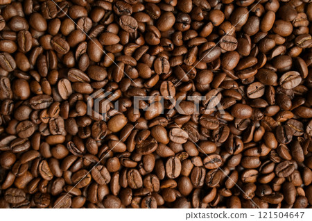 Top view closeup roasted coffee beans. Horizontal copy space background, cover, backdrop, texture. Place for adding text or design 121504647