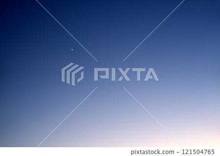 傍晚天空中的第一顆星（黃昏之星） 121504765