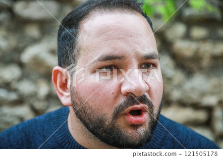 Man Arguing Expression Close Up  121505178