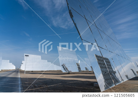 熔鹽塔式太陽能發電廠 熔鹽塔式太陽能發電廠 121505605