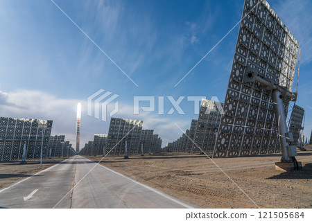 熔鹽塔式太陽能發電廠 121505684