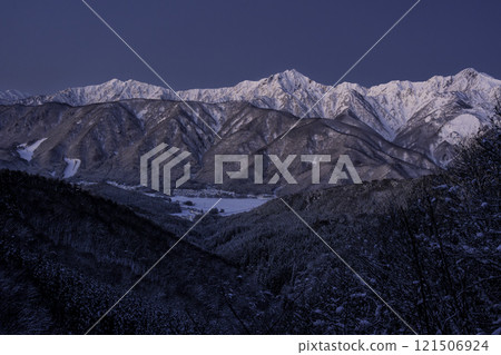 The Northern Alps at dawn from the heights of Hakuba Village The Northern Alps at dawn from the heights of Hakuba Village 121506924