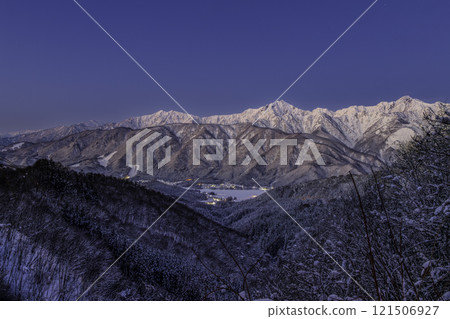 The Northern Alps at dawn from the heights of Hakuba Village The Northern Alps at dawn from the heights of Hakuba Village 121506927