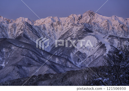 The Northern Alps at dawn from the heights of Hakuba Village 121506930