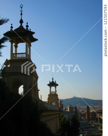 加泰隆尼亞國家博物館在巴塞隆納黃昏 加泰隆尼亞國家博物館在巴塞隆納黃昏 121507593