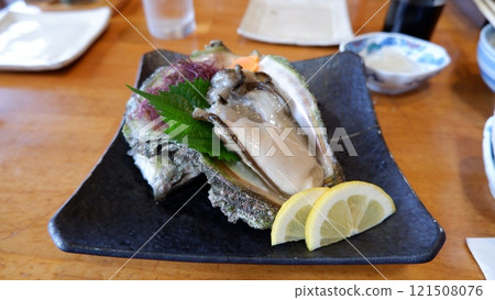 Fresh oyster 121508076