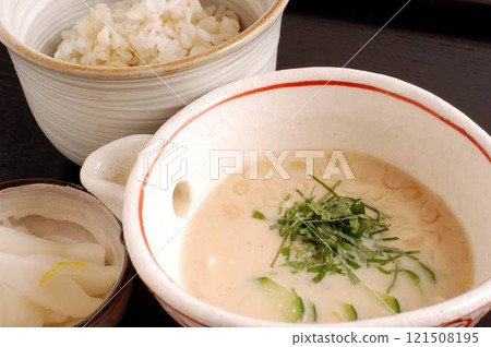 冷湯和薏米飯 冷湯和薏米飯 121508195