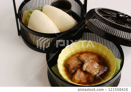 Braised pork bun 121508428