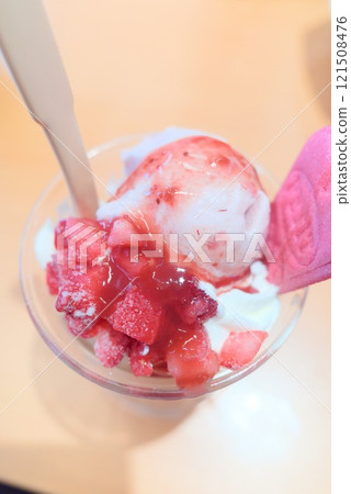 Crushed strawberries and ice cream parfait 121508476