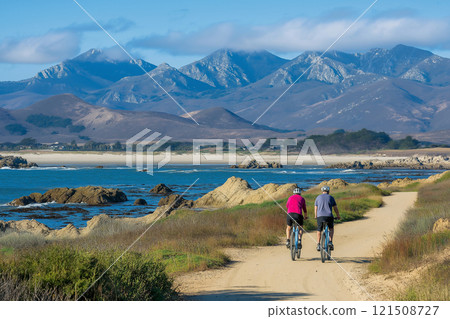 Scenic mountain lodge powered by renewable energy in a picturesque landscape 121508727