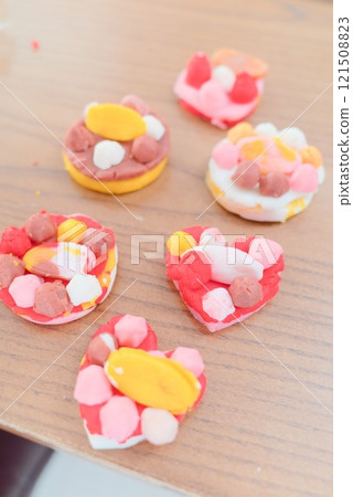 兒童黏土心形創作-創意手作藝術 121508823