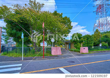 View of the entrance to Minamikurokawa Daiichi Park in Asao Ward, Kawasaki City, Kanagawa Prefecture in autumn View of the entrance to Minamikurokawa Daiichi Park in Asao Ward, Kawasaki City, Kanagawa Prefecture in autumn 121509197