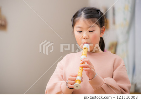 練習豎笛的女孩 練習豎笛的女孩 121510008