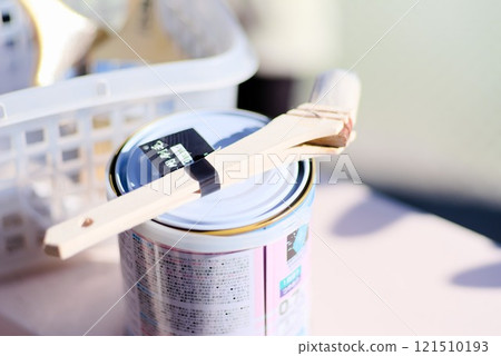 油漆罐和萬用刷－DIY工作的必備工具 121510193