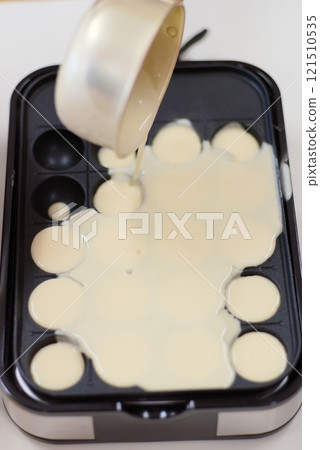 章魚燒機上的手推車!美味的時刻開始了 章魚燒機上的手推車!美味的時刻開始了 121510535