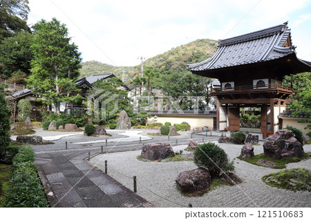 Gokurakuji Temple, Kinosaki Onsen (Toyooka City, Hyogo Prefecture) Gokurakuji Temple, Kinosaki Onsen (Toyooka City, Hyogo Prefecture) 121510683