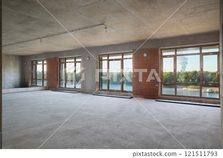 This spacious and modern apartment, currently empty, offers stunning views of the river 121511793