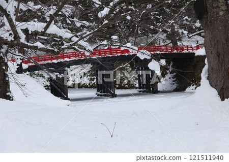 Snow-covered Shimojobashi Bridge_Hirosaki Castle Snow-covered Shimojobashi Bridge_Hirosaki Castle 121511940