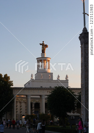 Admiring Historic Architecture at Sunset Featuring a Stunning Statue and Scenic Details Admiring Historic Architecture at Sunset Featuring a Stunning Statue and Scenic Details 121511983
