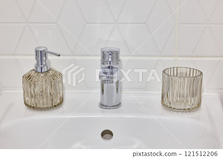 Discover Elegant Bathroom Accessories that Feature a Modern Stylish Faucet Design Discover Elegant Bathroom Accessories that Feature a Modern Stylish Faucet Design 121512206