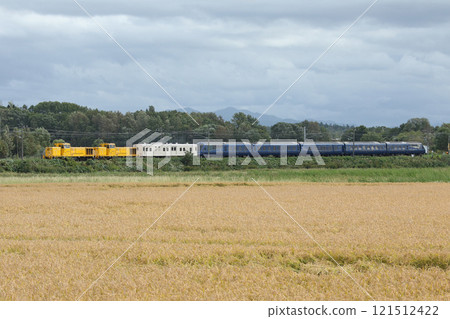 Royal Express Hokkaido heading for Wakkanai during the harvest season THE ROYAL EXPRESS Royal Express Hokkaido heading for Wakkanai during the harvest season THE ROYAL EXPRESS 121512422