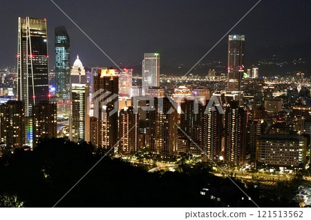 Cityscape/Night view of Taipei city from Xiangshan 121513562