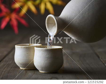 A scene of someone pouring sake A scene of someone pouring sake 121515292