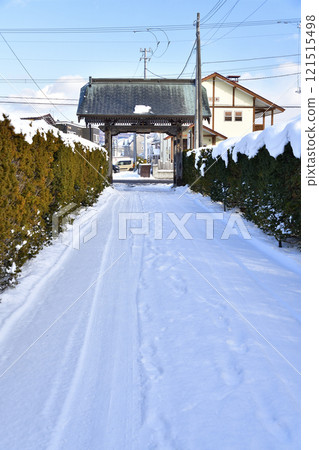 拍攝北海道北斗市小野山興勝寺院內的冬季風景 拍攝北海道北斗市小野山興勝寺院內的冬季風景 121515498