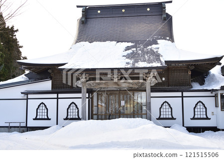 拍攝北海道北斗市小野山興勝寺院內的冬季風景 拍攝北海道北斗市小野山興勝寺院內的冬季風景 121515506