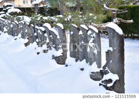 Photographing the grounds of Koshoji Temple on Mount Ohya in Hokuto, Hokkaido in winter Photographing the grounds of Koshoji Temple on Mount Ohya in Hokuto, Hokkaido in winter 121515509