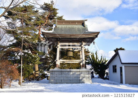 拍攝北海道北斗市熱德山醍醐寺境內的冬季風景 拍攝北海道北斗市熱德山醍醐寺境內的冬季風景 121515827