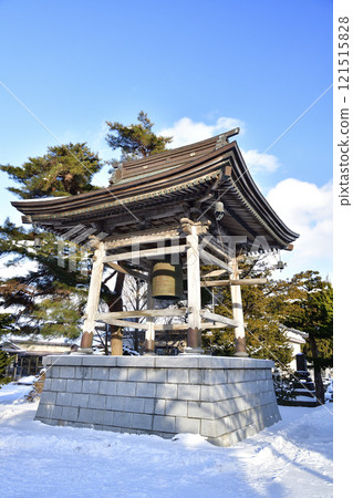拍攝北海道北斗市熱德山醍醐寺境內的冬季風景 拍攝北海道北斗市熱德山醍醐寺境內的冬季風景 121515828