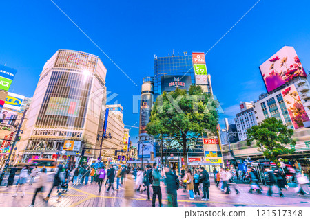 日本東京都市風景一線希望…澀谷站前擠滿了外國遊客。祝新時代好運... = 26號 121517348