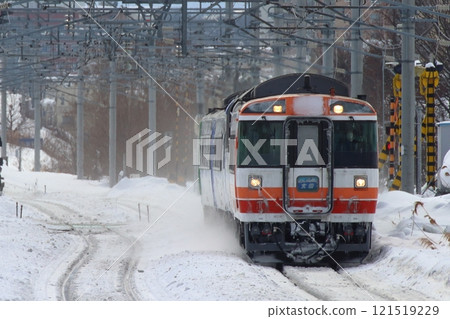 Winter Limited Express Daisetsu (late model Kiha 183 series - new limited express color: Asahikawa⇔Abashiri) Winter Limited Express Daisetsu (late model Kiha 183 series - new limited express color: Asahikawa⇔Abashiri) 121519229