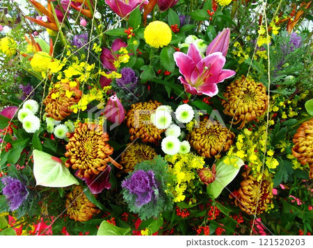 Flower arrangement at Umeda Station, Osaka Flower arrangement at Umeda Station, Osaka 121520203