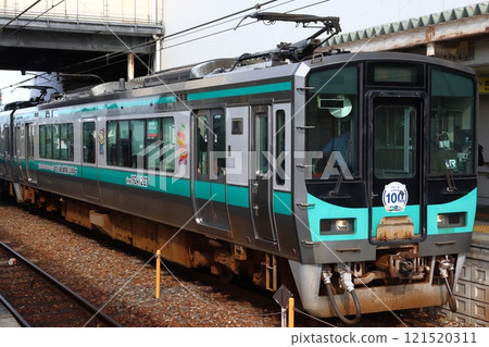 [I] Kakogawa Line 125 series train during morning rush hour 121520311