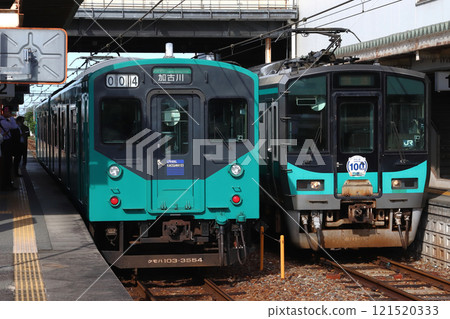 Kakogawa Line 103 and 125 series trains parked at Yakujin Station during the morning rush hour Kakogawa Line 103 and 125 series trains parked at Yakujin Station during the morning rush hour 121520333