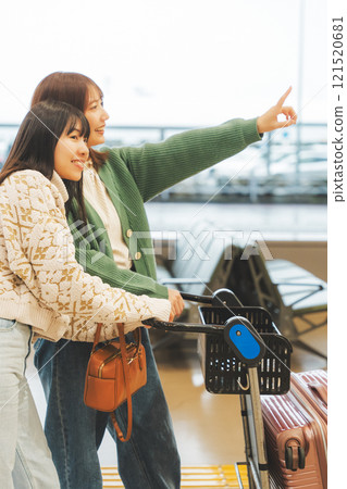 少女旅行出發前興奮的畫面 121520681