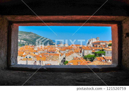 A beautiful view of Dubrovnik from the city walls 121520759