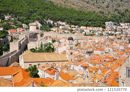 從城牆上欣賞杜布羅夫尼克的美景 從城牆上欣賞杜布羅夫尼克的美景 121520770