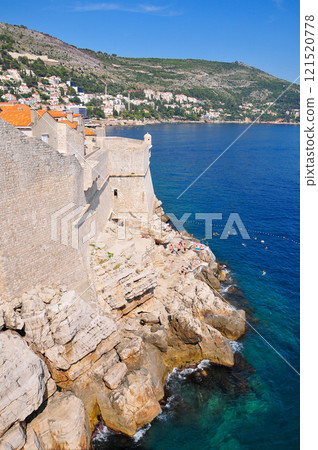 A beautiful view of Dubrovnik from the city walls 121520778