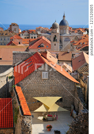 A beautiful view of Dubrovnik from the city walls A beautiful view of Dubrovnik from the city walls 121520805