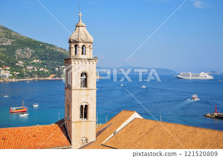 A beautiful view of Dubrovnik from the city walls A beautiful view of Dubrovnik from the city walls 121520809