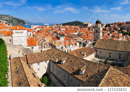 A beautiful view of Dubrovnik from the city walls 121520832