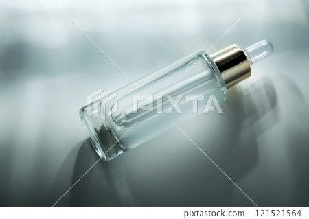 Bottle of face serum with a pipette with a beautiful highlight. 121521564