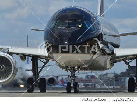 Starflyers A320 taxiing at Fukuoka Airport Starflyers A320 taxiing at Fukuoka Airport 121522753