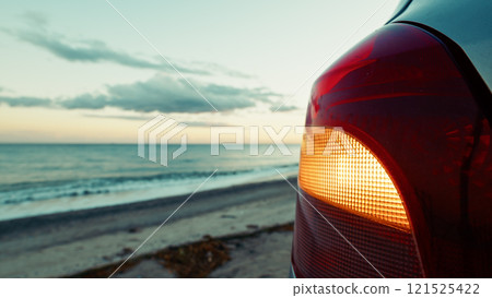 flashing light of the car direction indicator 121525422